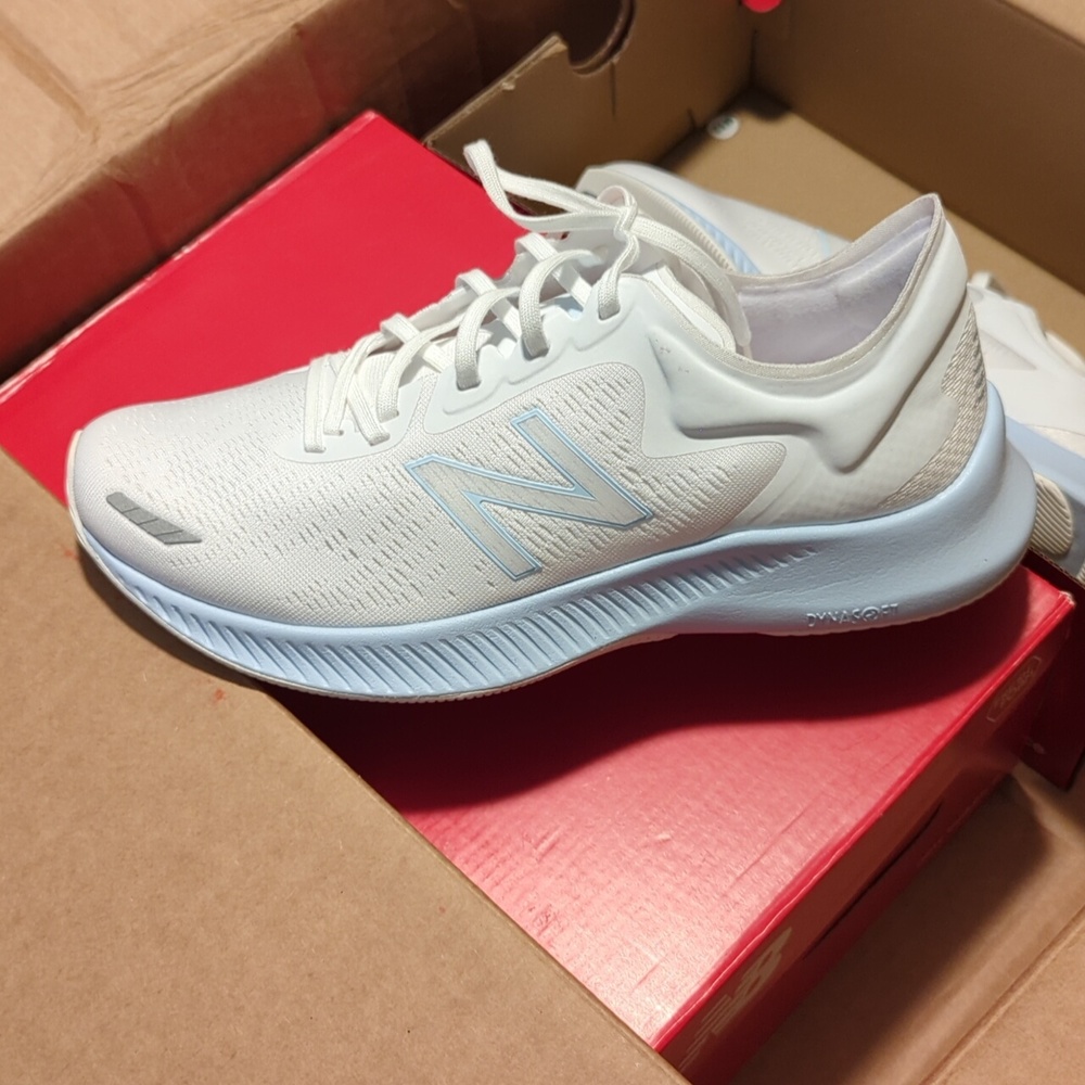 New Balance Women's Dynasoft Pesu V1 Running Shoe